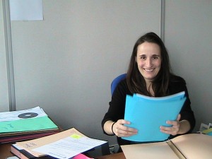 Sylvie Pirao prépare ses dossiers avant de prendre congé