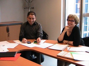 Ahcene Oumeddah et Rozenn Guibert préparant leur atelier